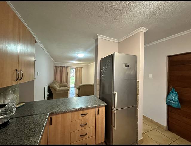 3 BEDROOM TOWNHOUSE FOR SALE IN CASTLEVIEW